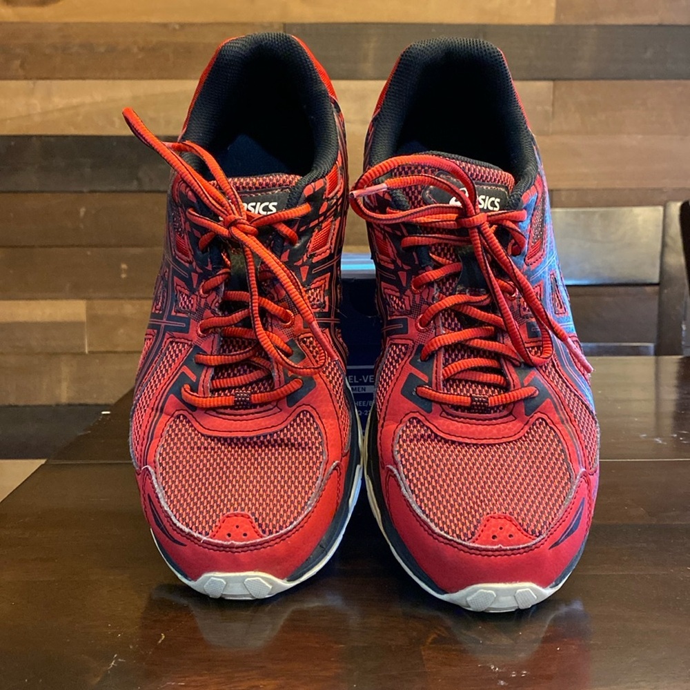 Asics Gel Venture 6 Men’s Size 10.5 – Red/Black – Good Condition with Box 🔥👟